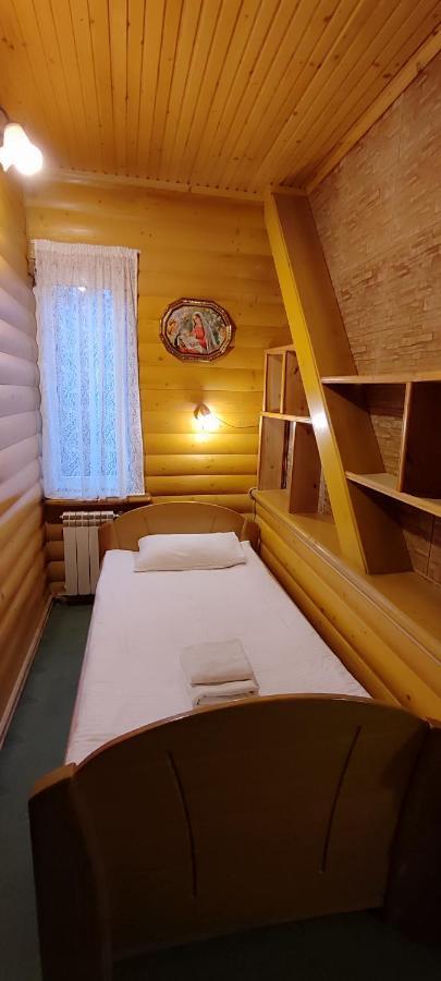 Лелеч Hotel Tatariv Kültér fotó