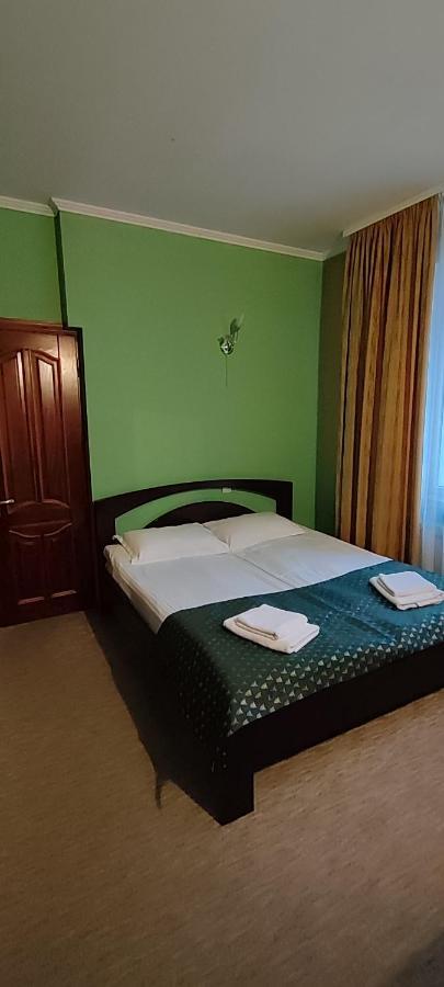Лелеч Hotel Tatariv Kültér fotó