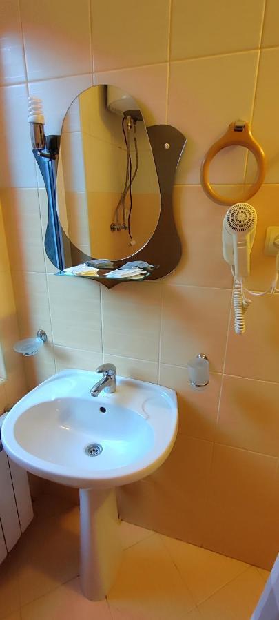 Лелеч Hotel Tatariv Kültér fotó