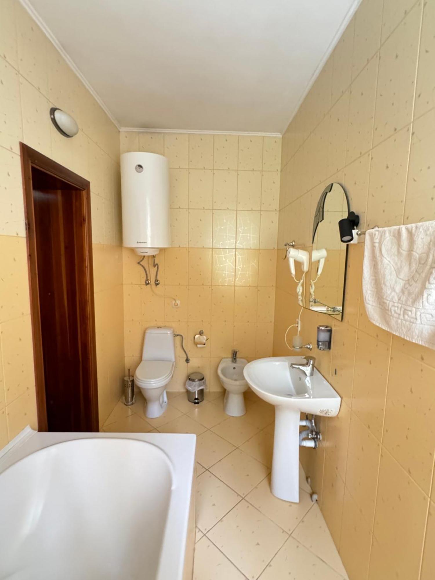 Лелеч Hotel Tatariv Kültér fotó