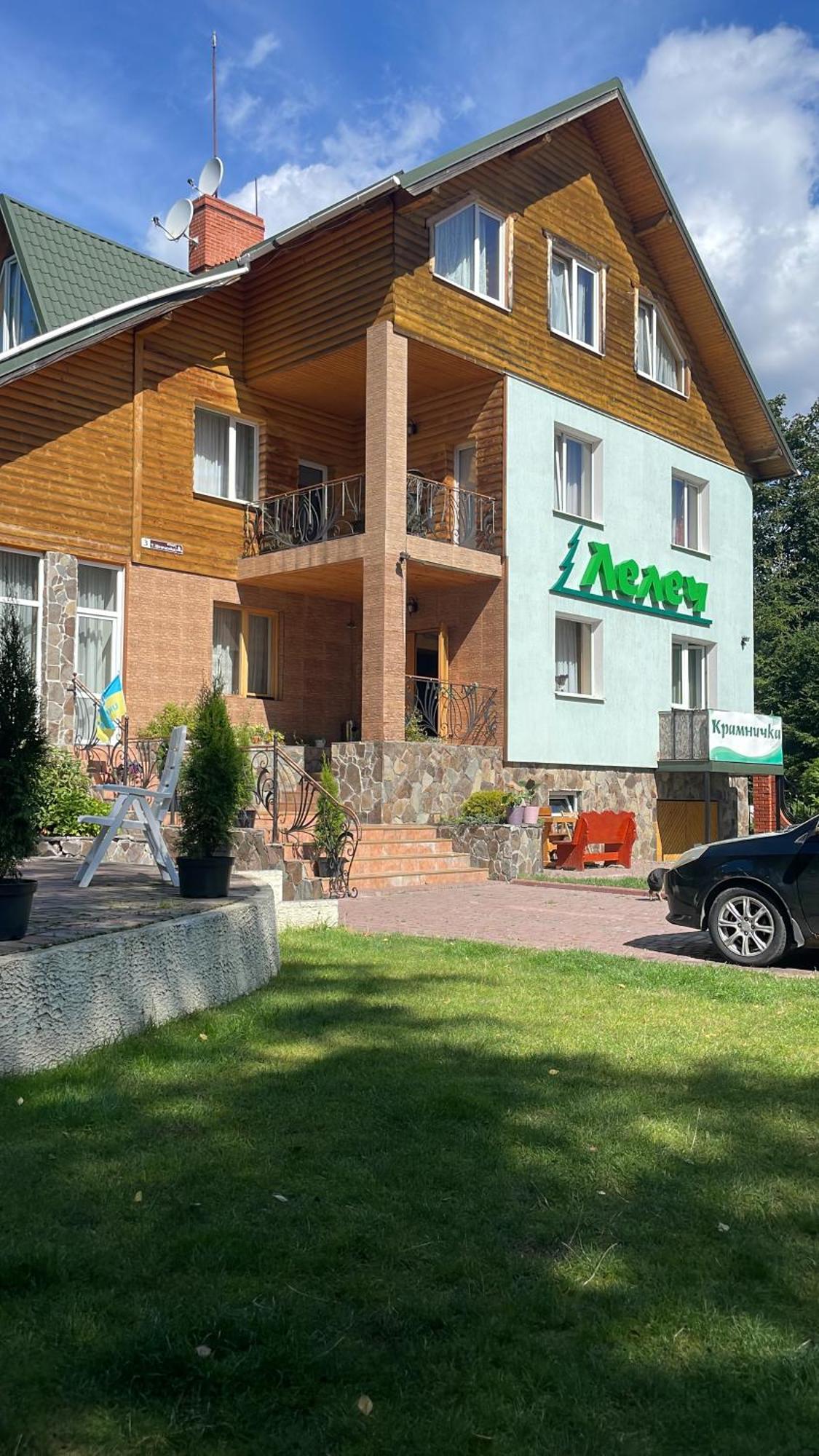 Лелеч Hotel Tatariv Kültér fotó