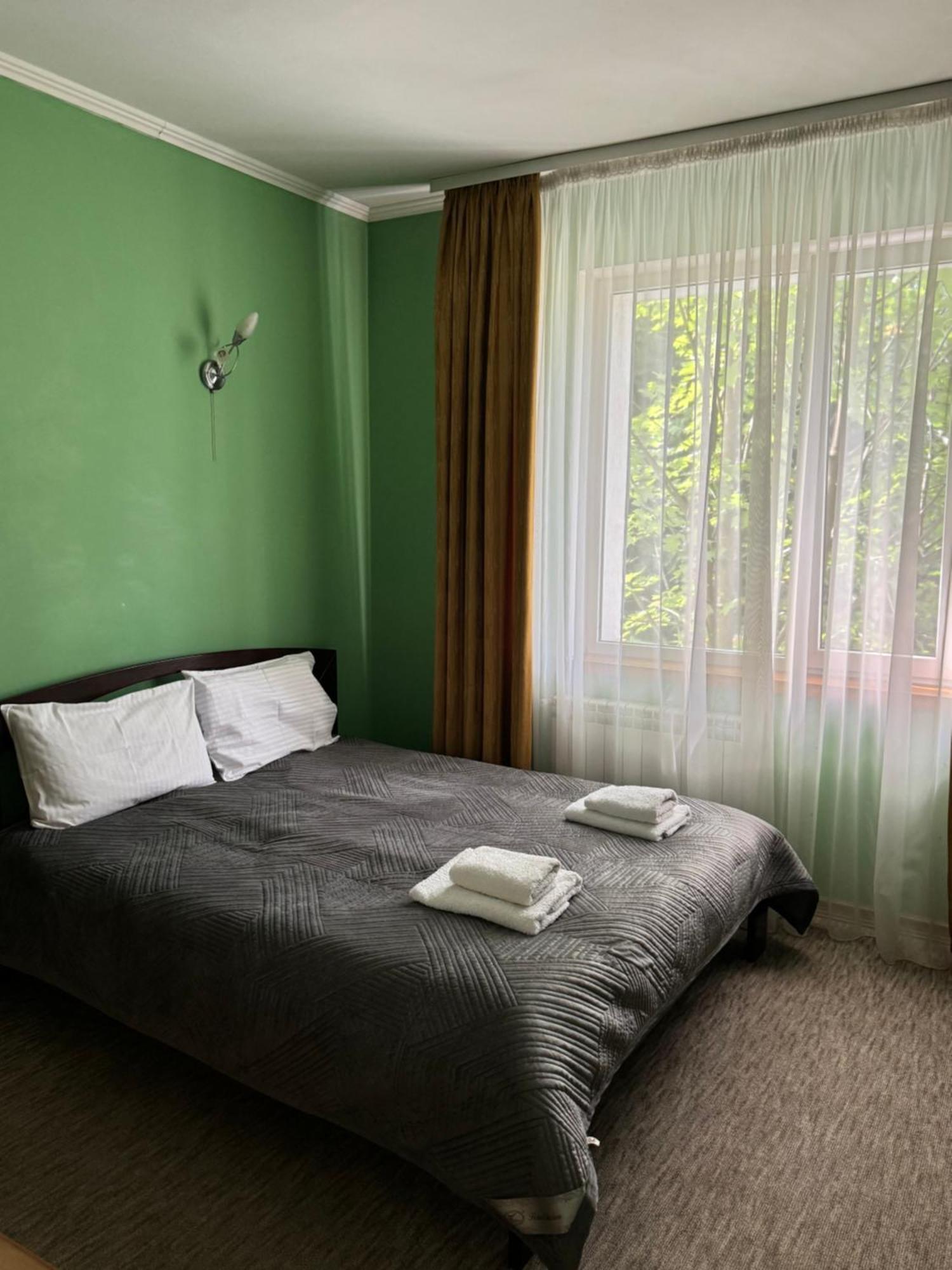 Лелеч Hotel Tatariv Kültér fotó