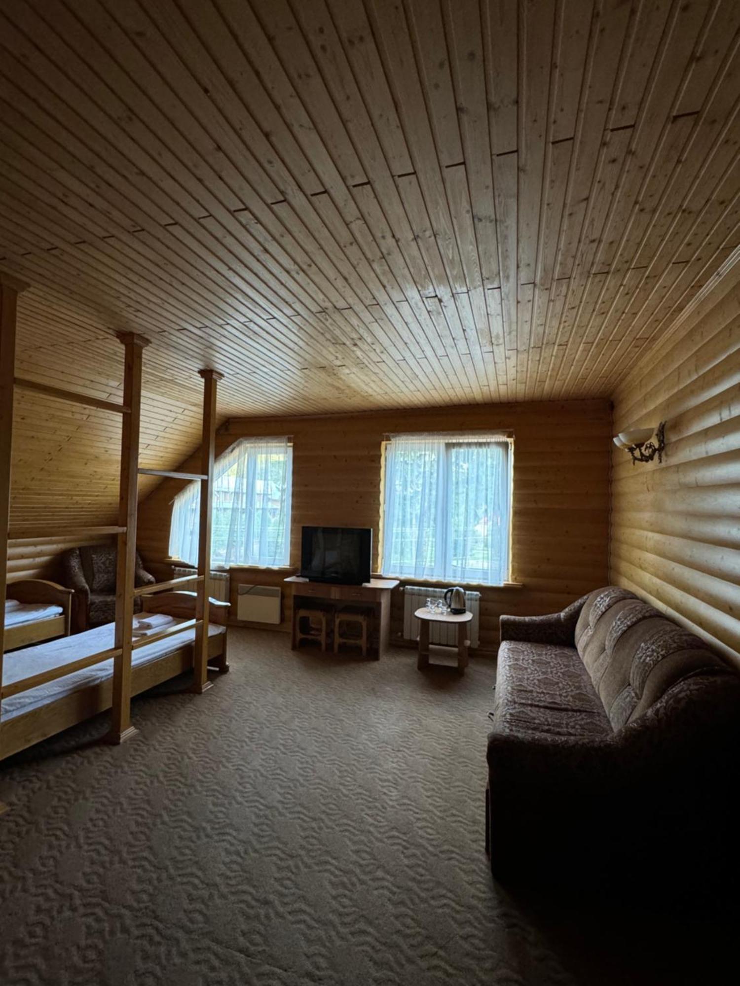 Лелеч Hotel Tatariv Kültér fotó