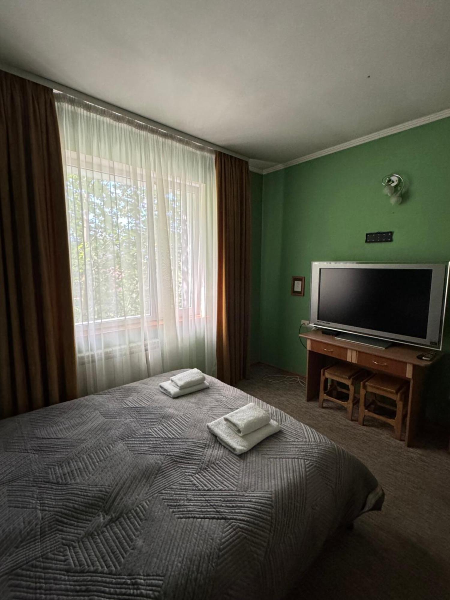 Лелеч Hotel Tatariv Kültér fotó