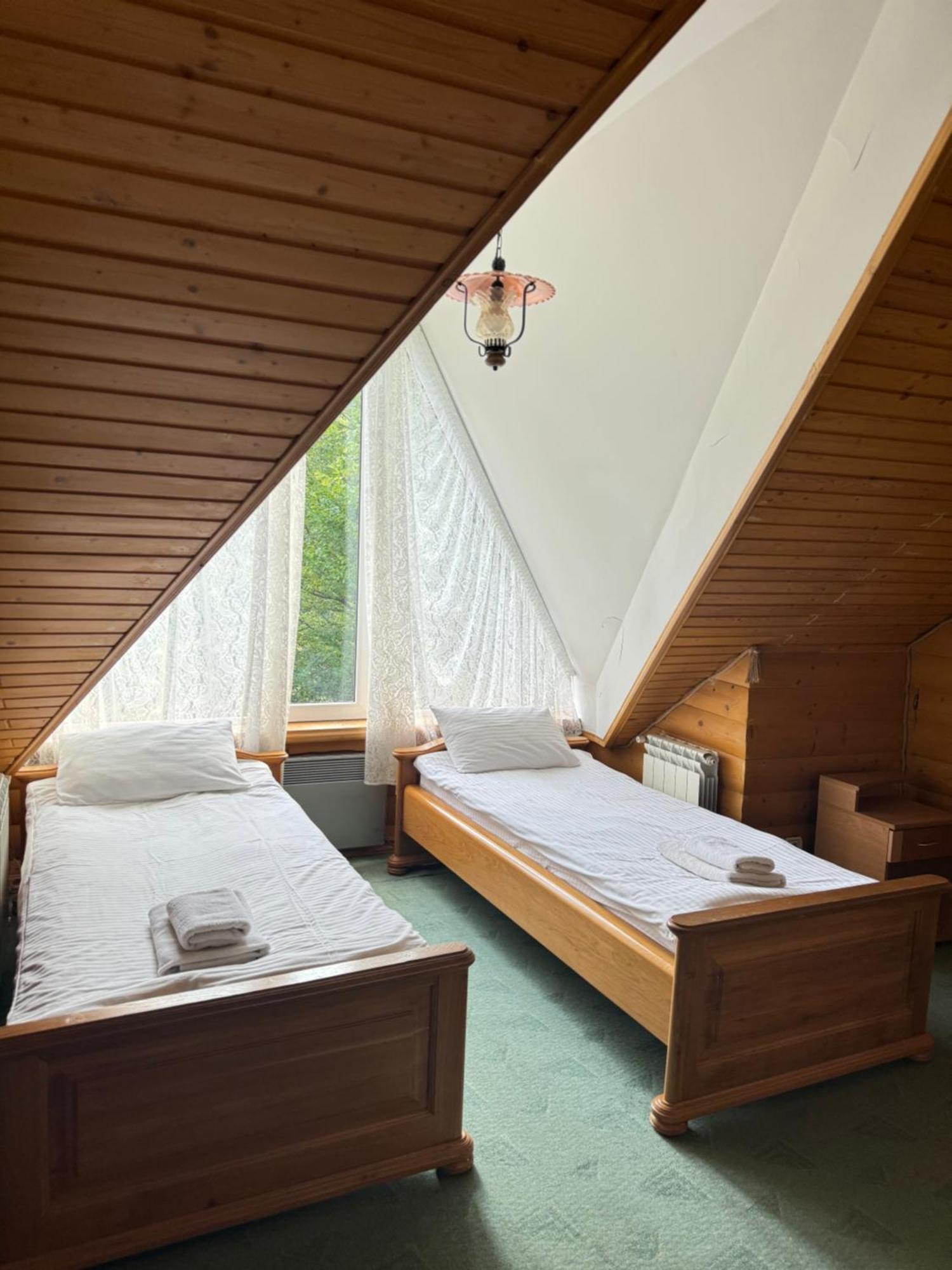 Лелеч Hotel Tatariv Kültér fotó