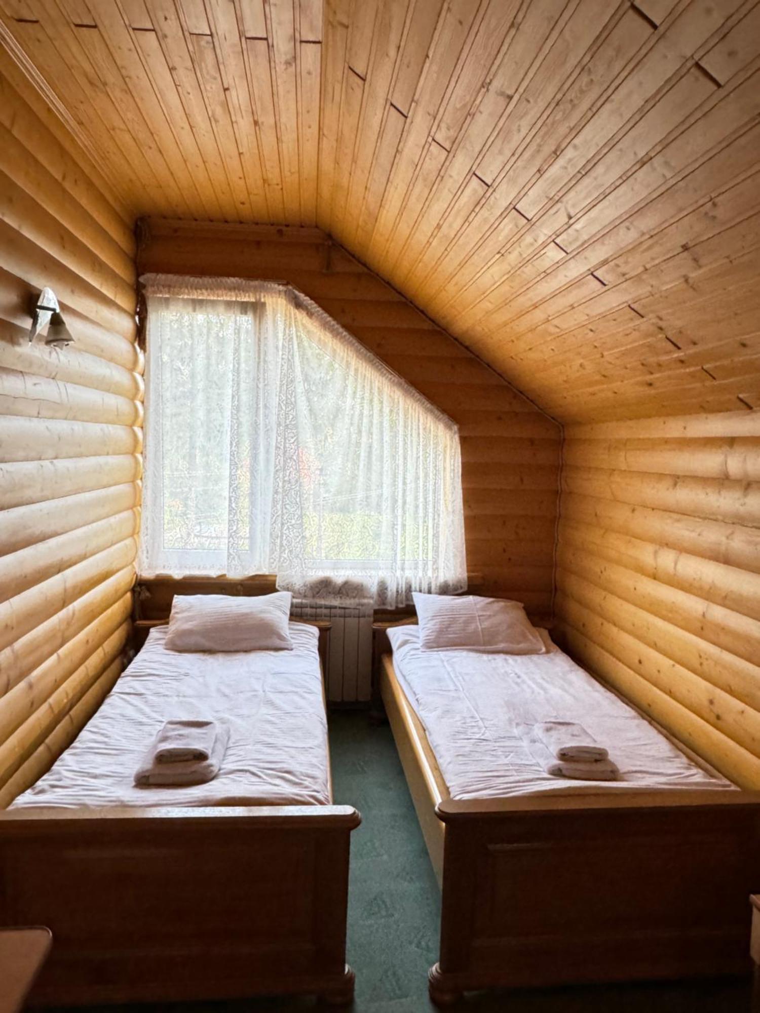 Лелеч Hotel Tatariv Kültér fotó