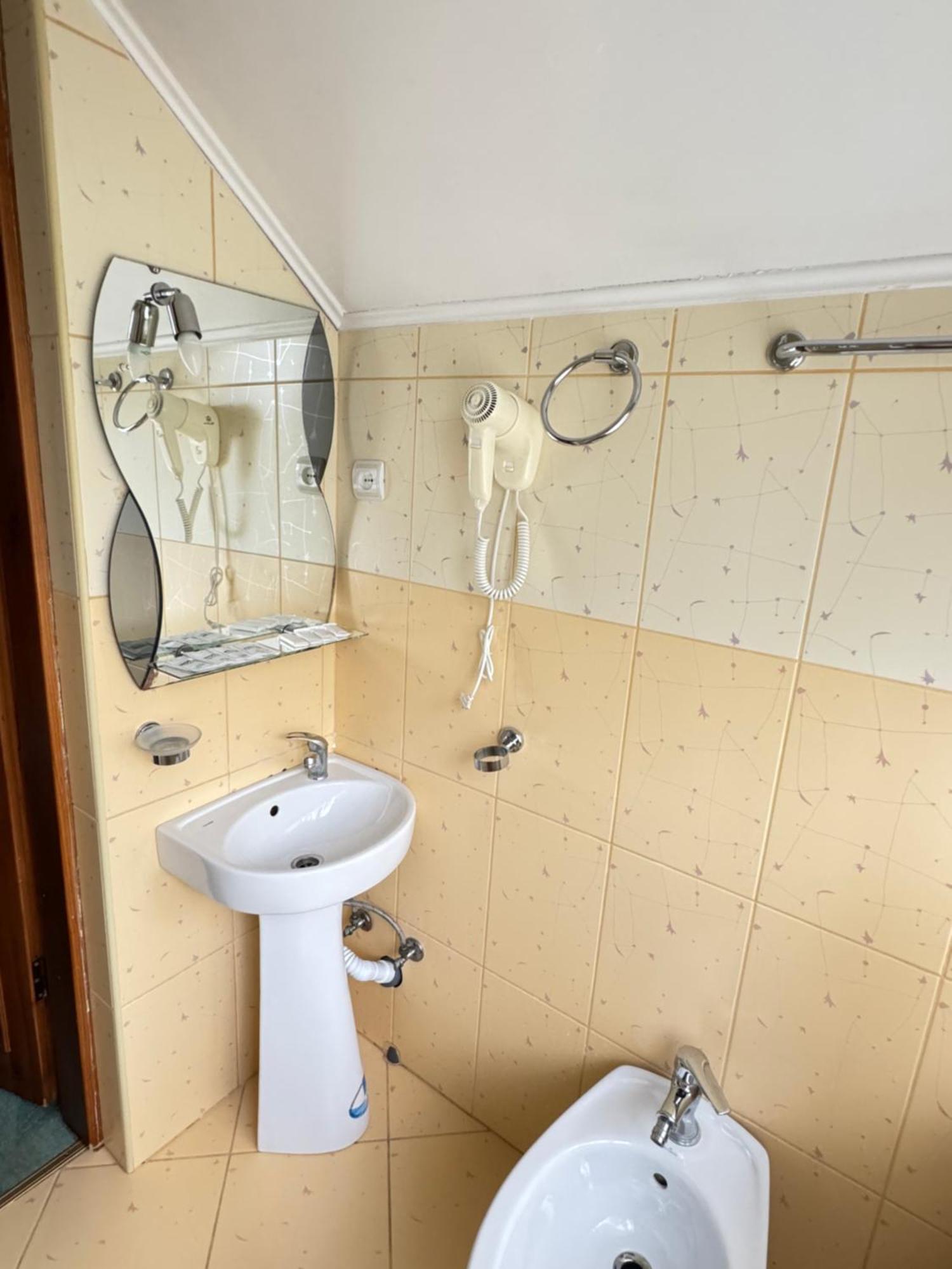 Лелеч Hotel Tatariv Kültér fotó