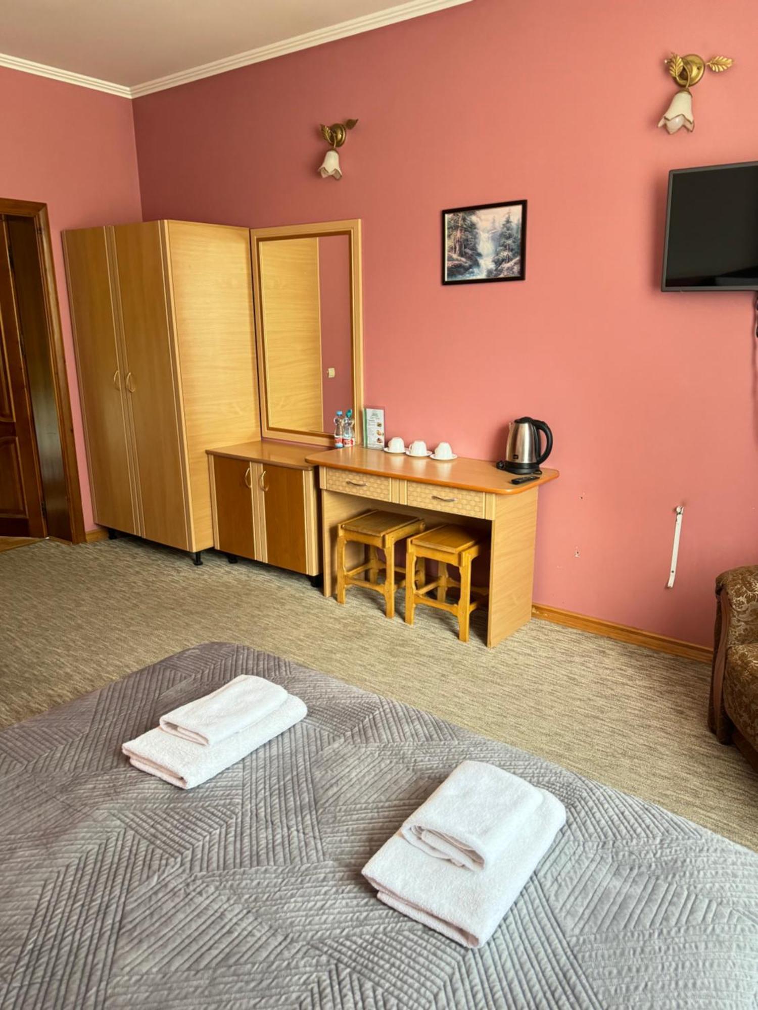 Лелеч Hotel Tatariv Kültér fotó