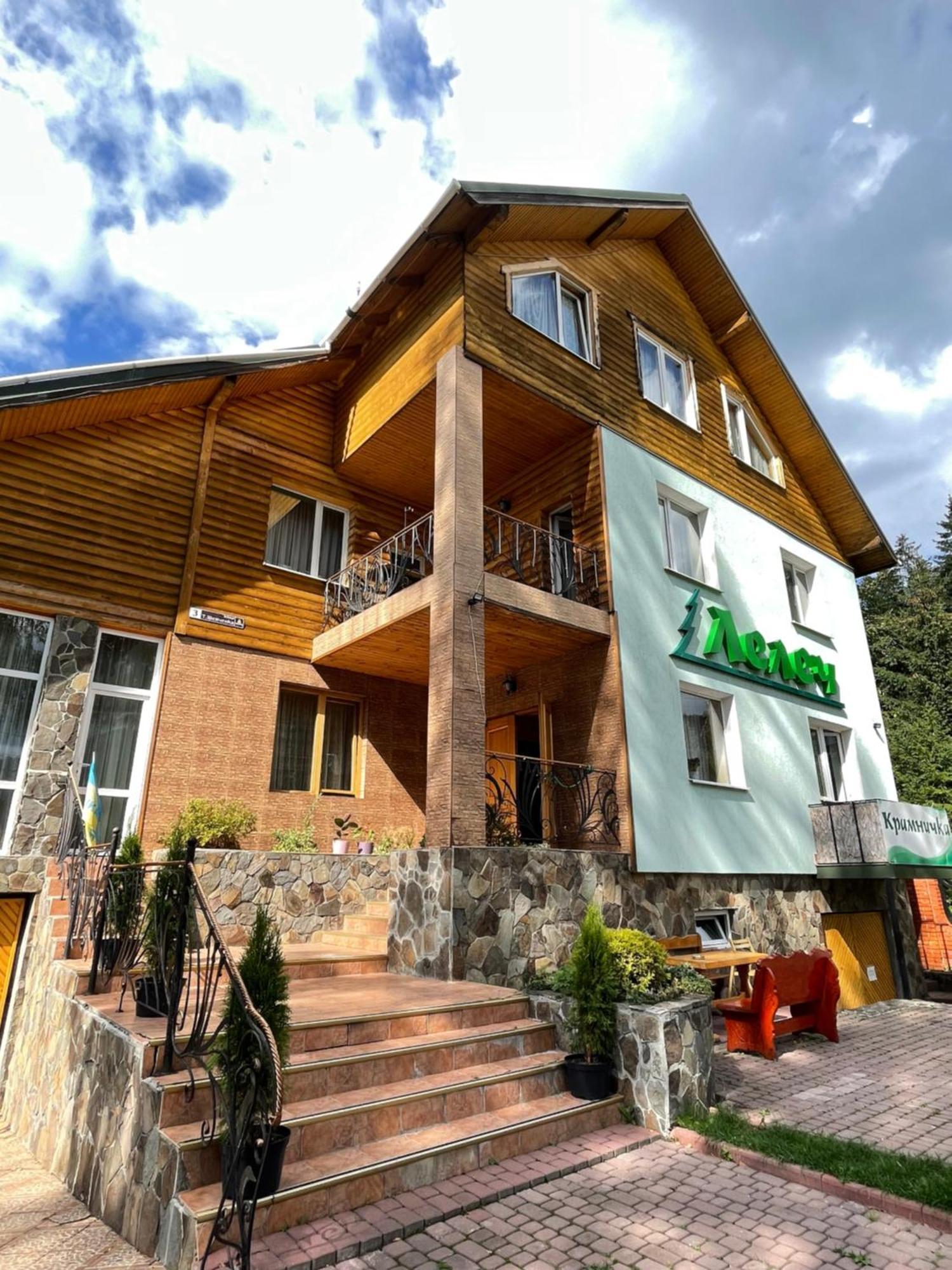 Лелеч Hotel Tatariv Kültér fotó