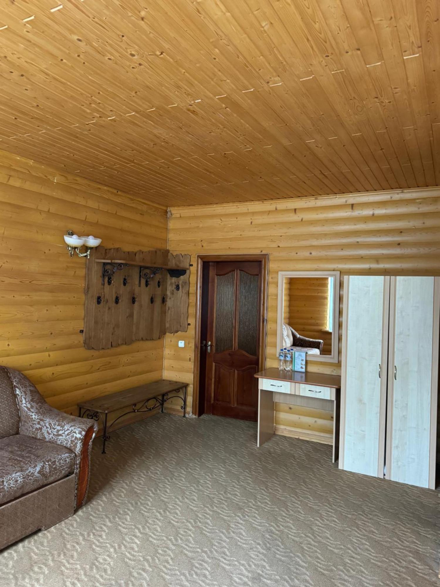 Лелеч Hotel Tatariv Kültér fotó