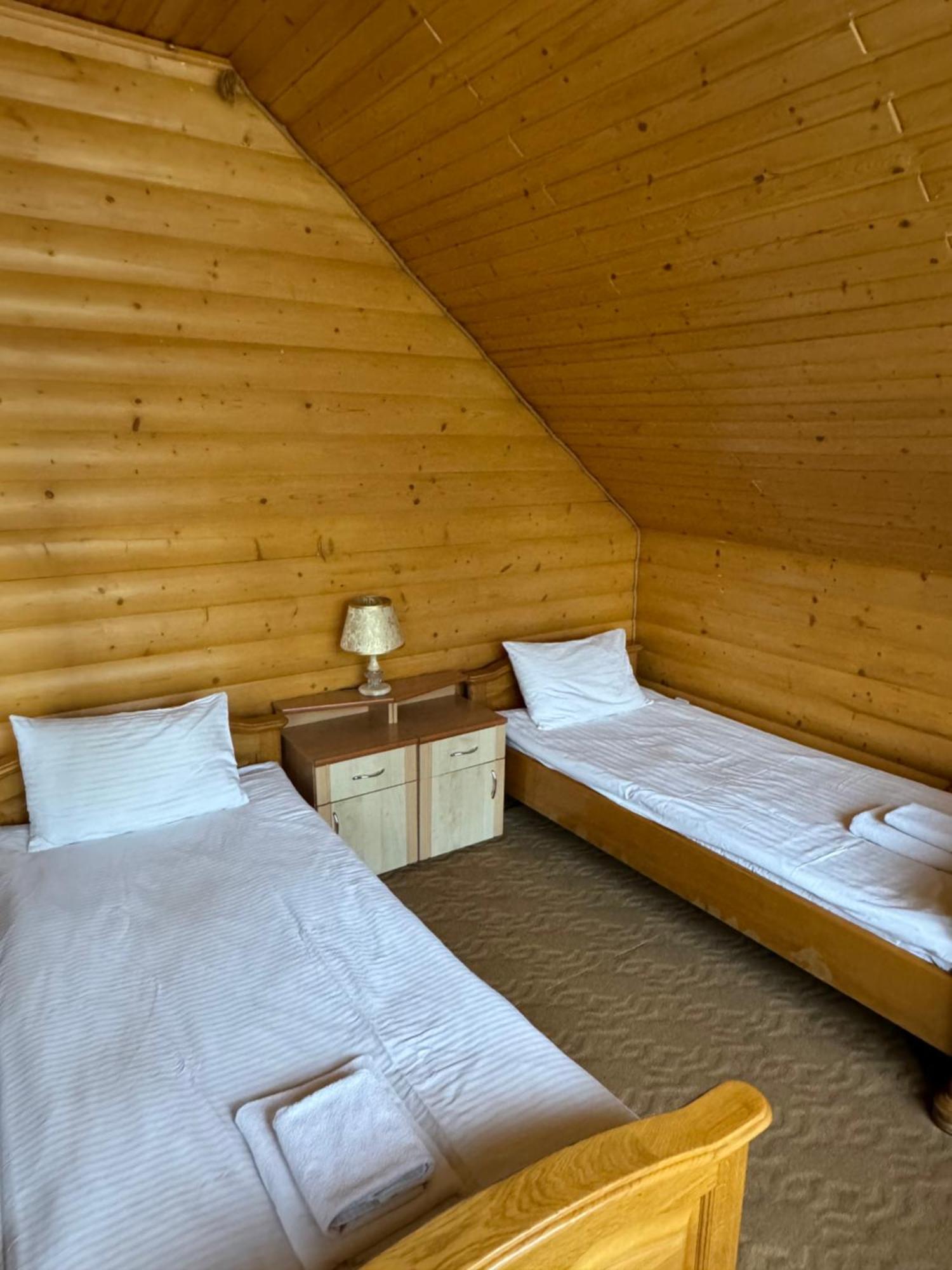 Лелеч Hotel Tatariv Kültér fotó